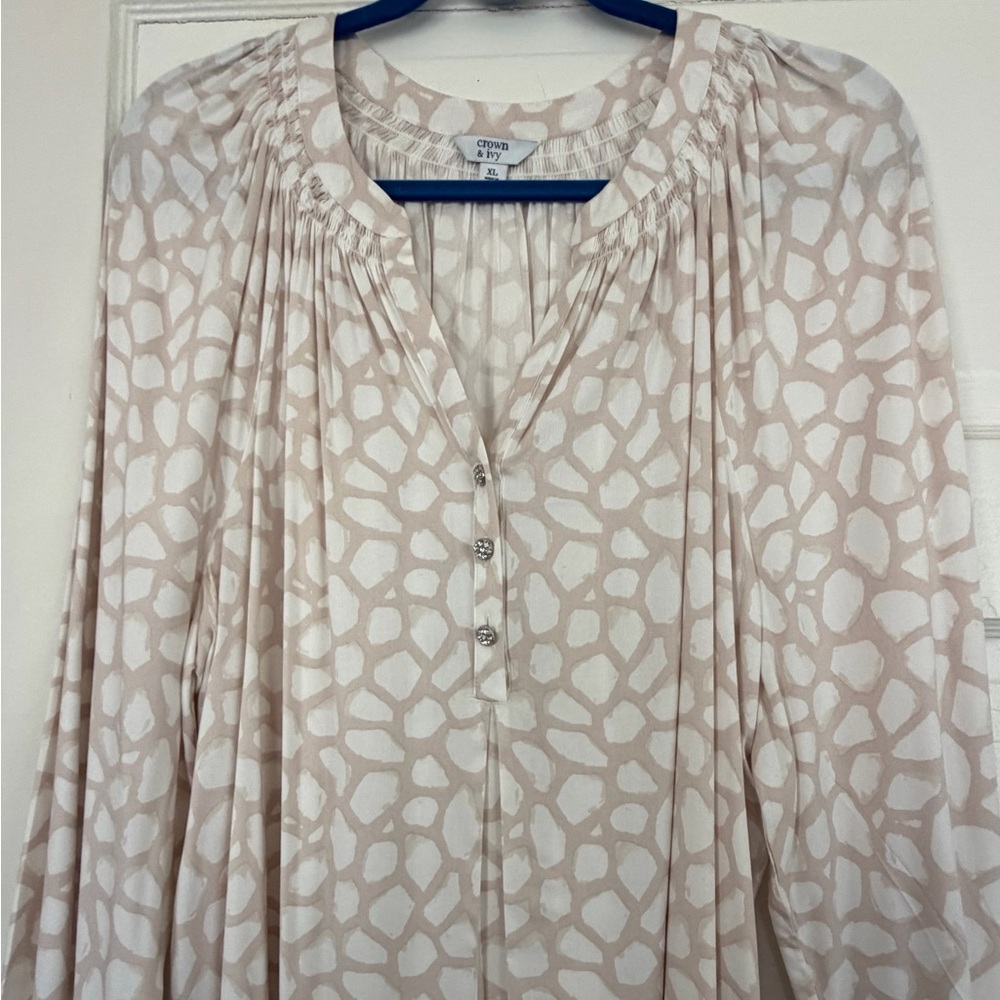 Crown & Ivy Beige and White Patterned Blouse